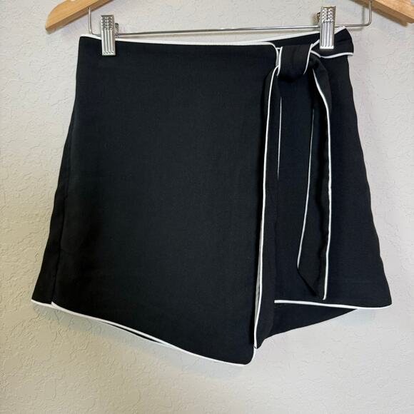 Diane Von Furstenberg Women's Black with White Trim Wrap Skort Size XXS - Picture 6 of 9